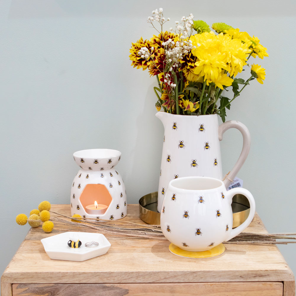 All Over Bee Print Oil Burner4