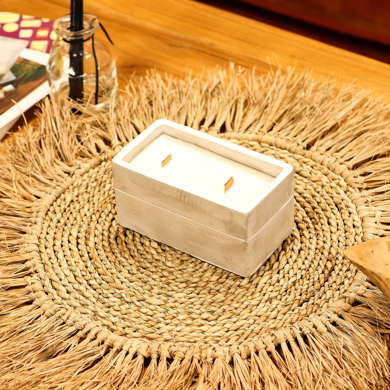 Large Clove & Dark Sandalwood Concrete Candle with Wooden Wick4