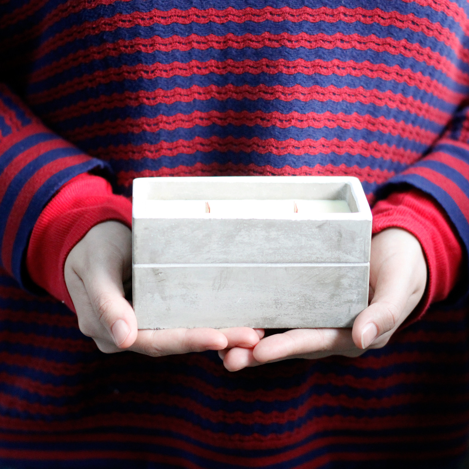 Large South Sea Lime Concrete Candle with Wooden Wick3