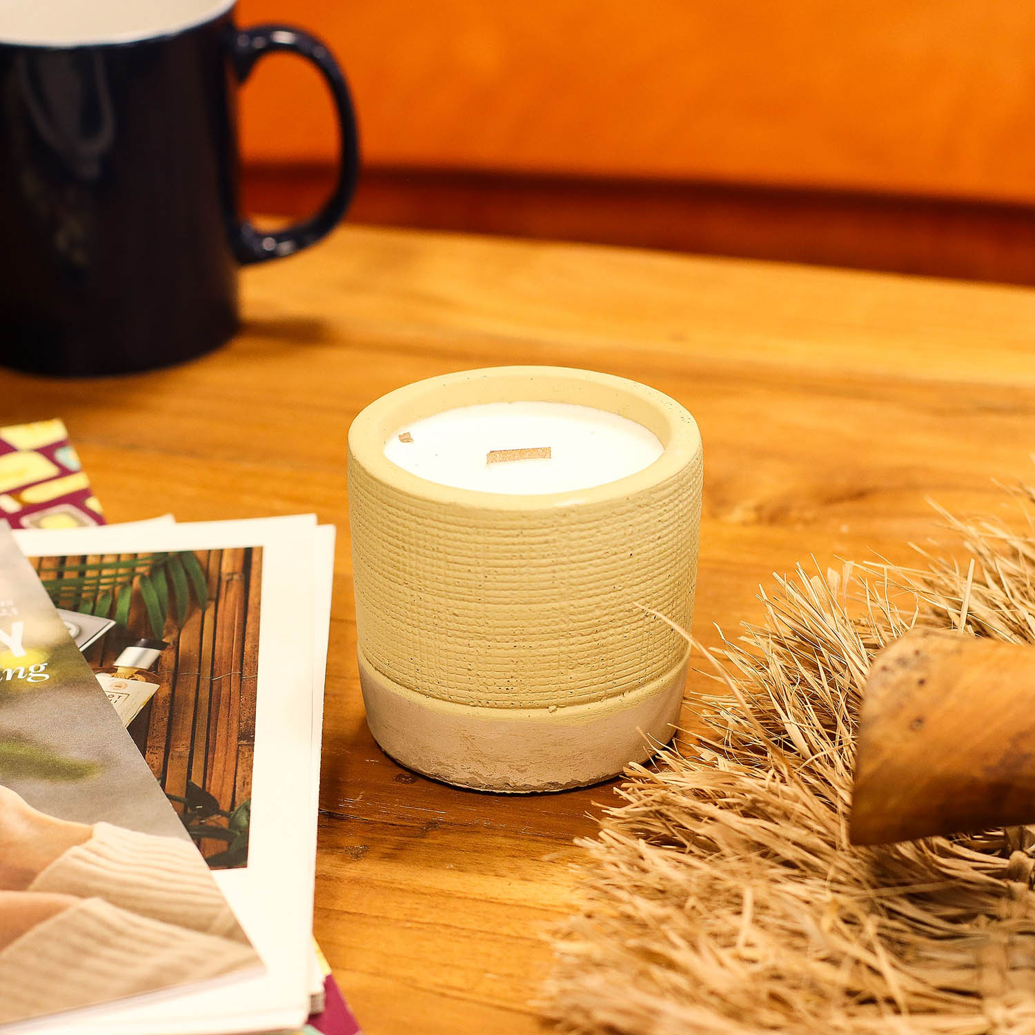 Coffee in the Club Concrete Candle Pot with Wooden Wick4