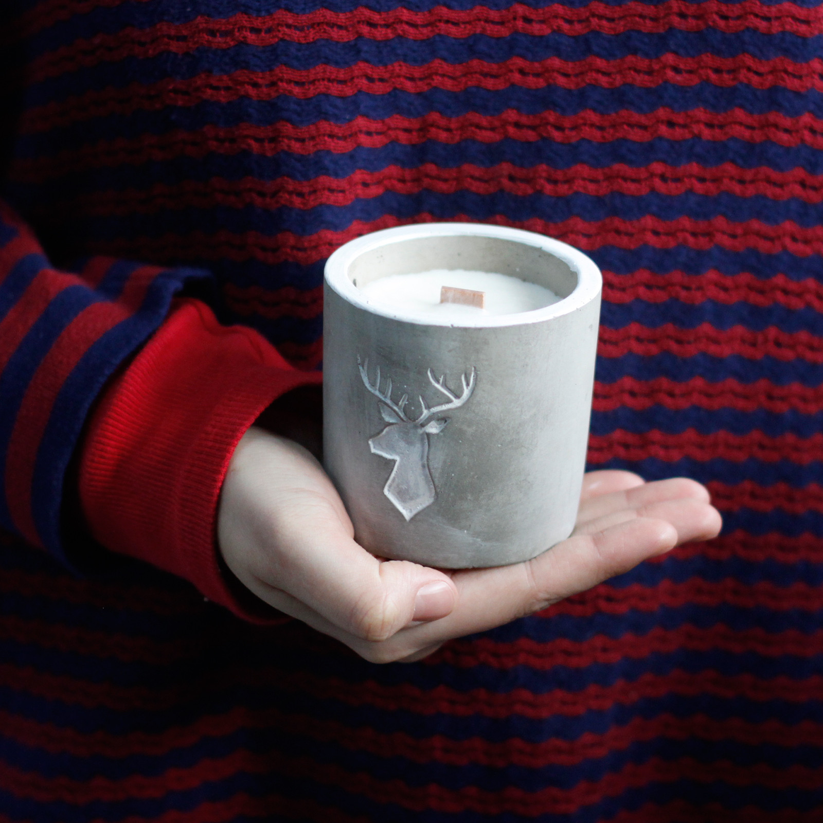 Juniper & Sweet Gin Scented Concrete Candle Pot with Wooden Wick4