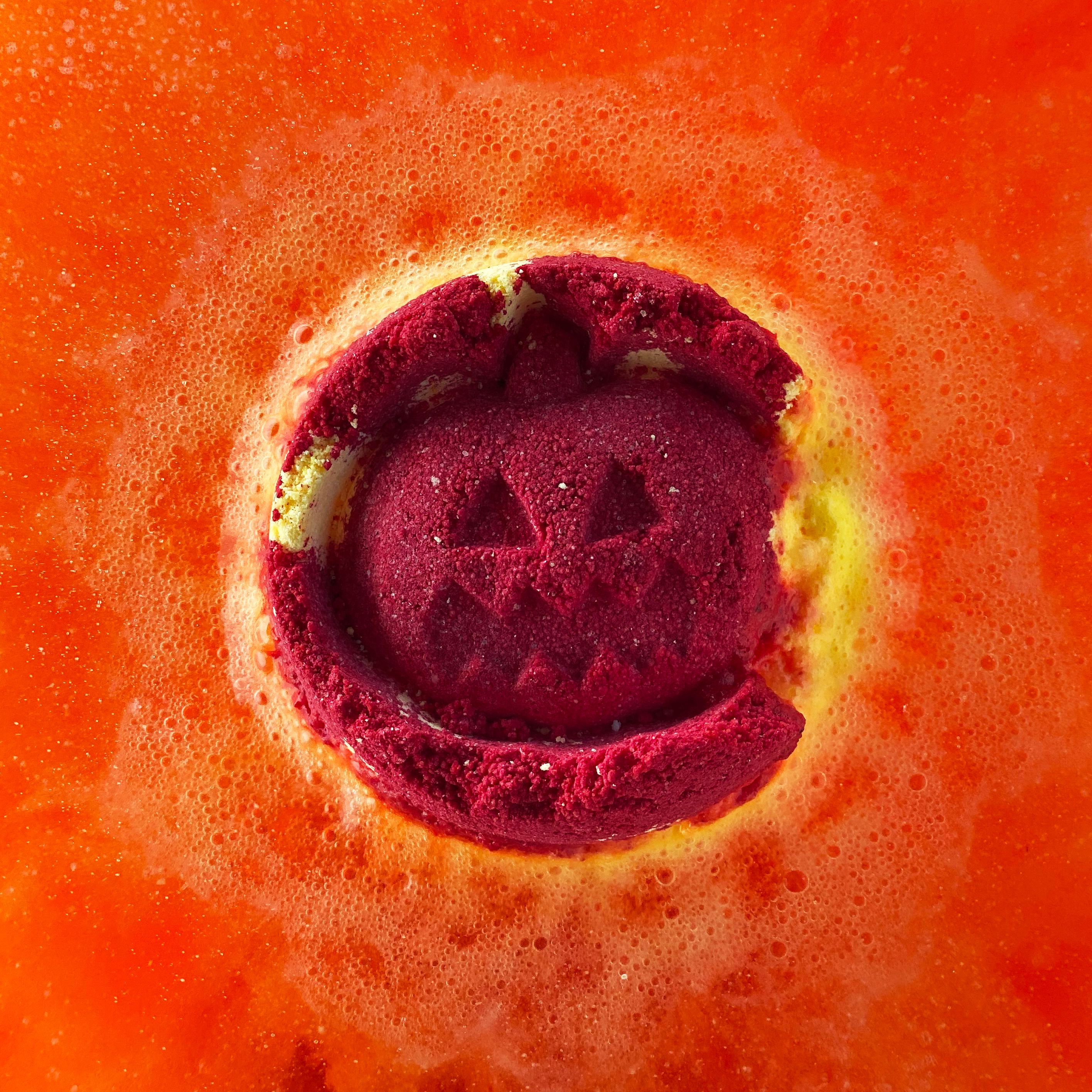 Aniseed Scented Halloween Pumpkin Bath Bomb - Large (180g)2
