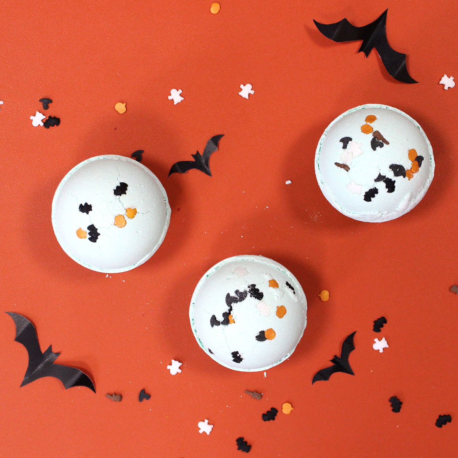 Coconut & Lime Scented Halloween Bath Bomb - Large (180g)2