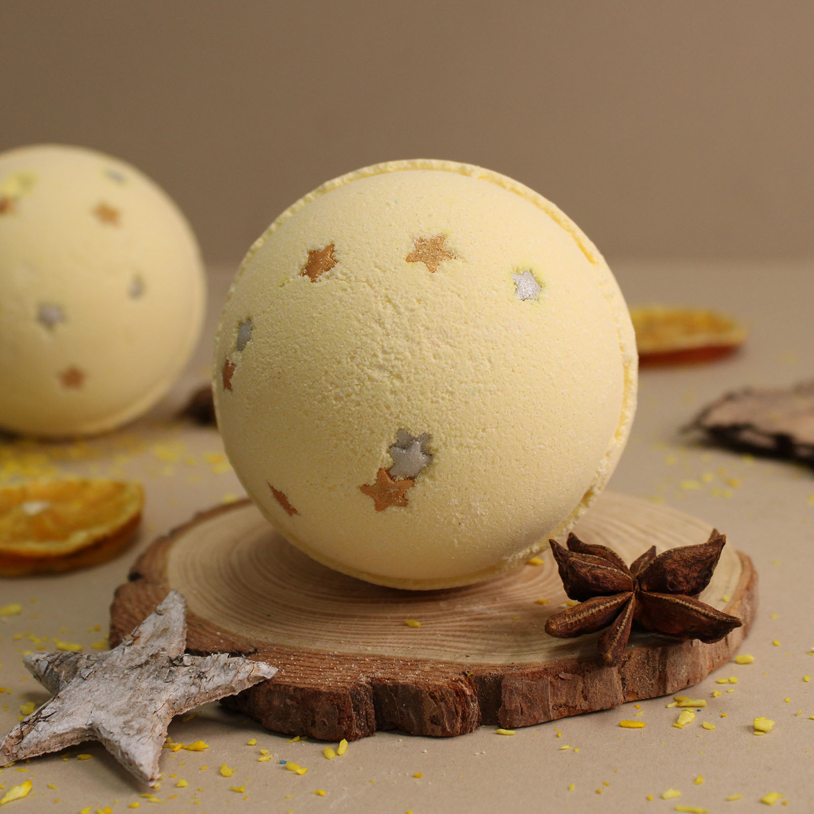 Jumbo Christmas Star Bath Bomb – Marzipan (180g)2