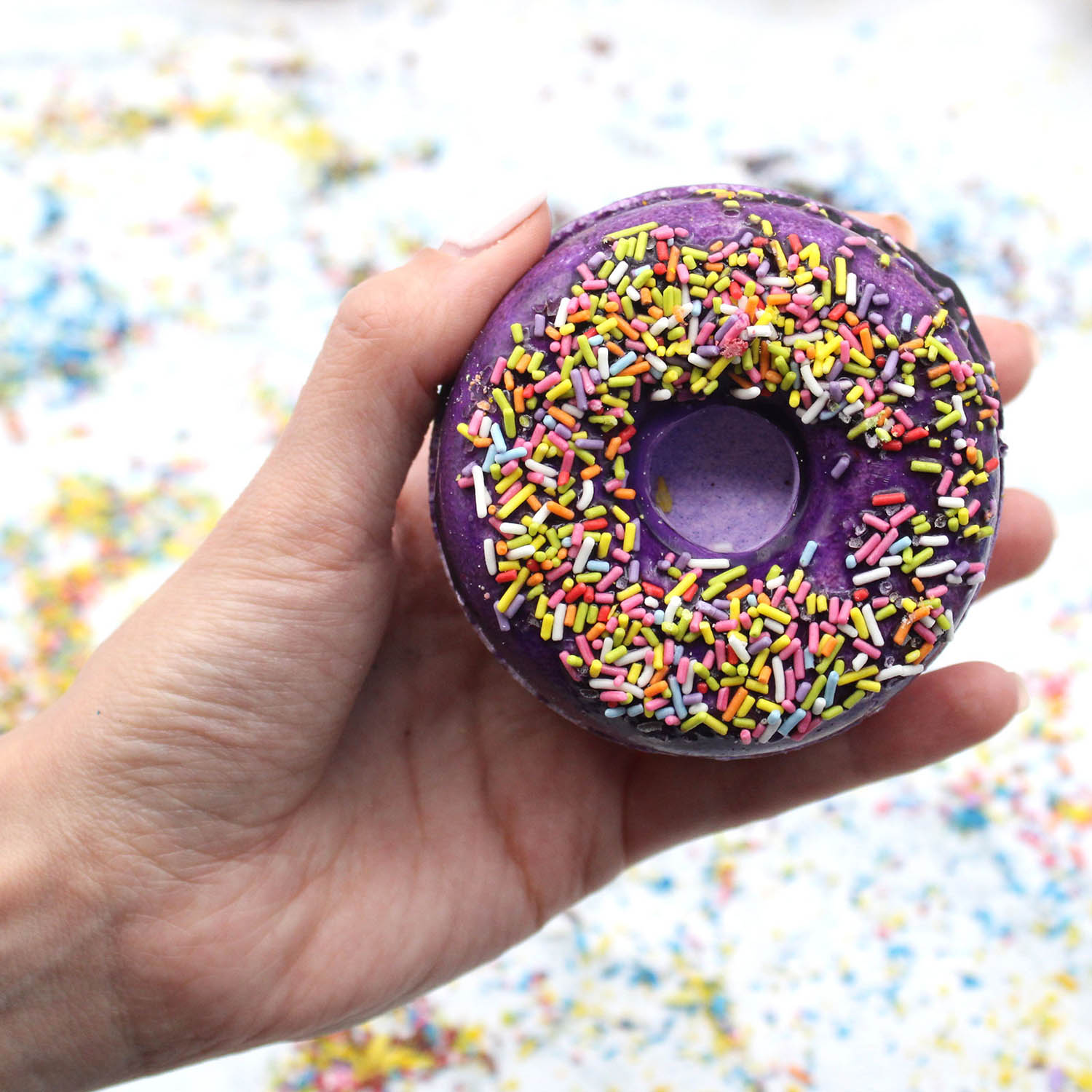 Blackberry & Almond Bath Donut Fizzer (180g)4