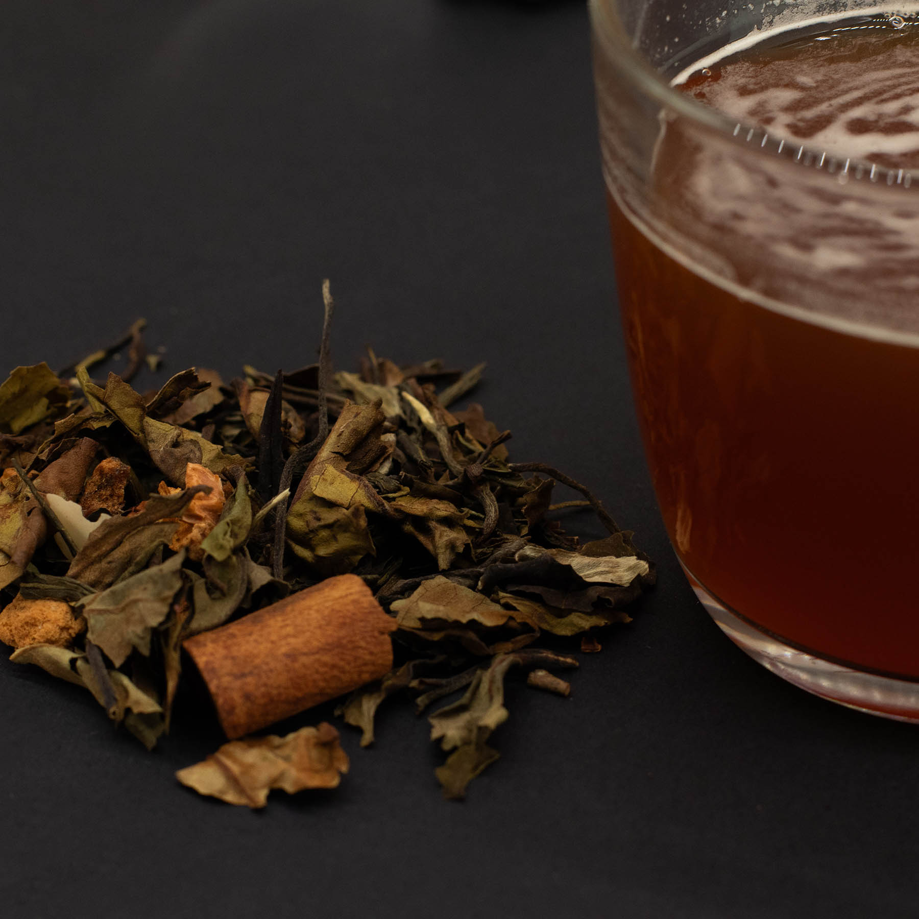 Mandala Leaves Eternal Elixir – Loose Leaf Sencha & White Tea Blend with Cinnamon & Apple (50g Tin)3