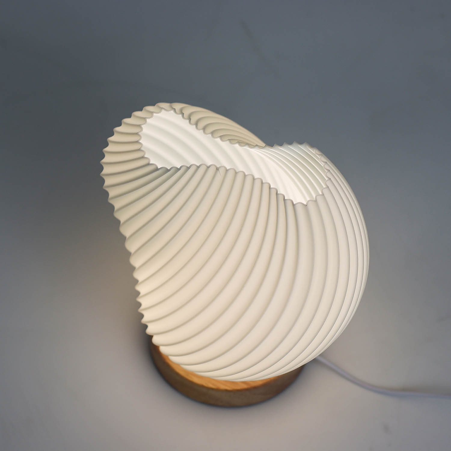 New Wave Shell Twisted Table Lamp – Dimmable USB Ambient Light with Wooden Base1