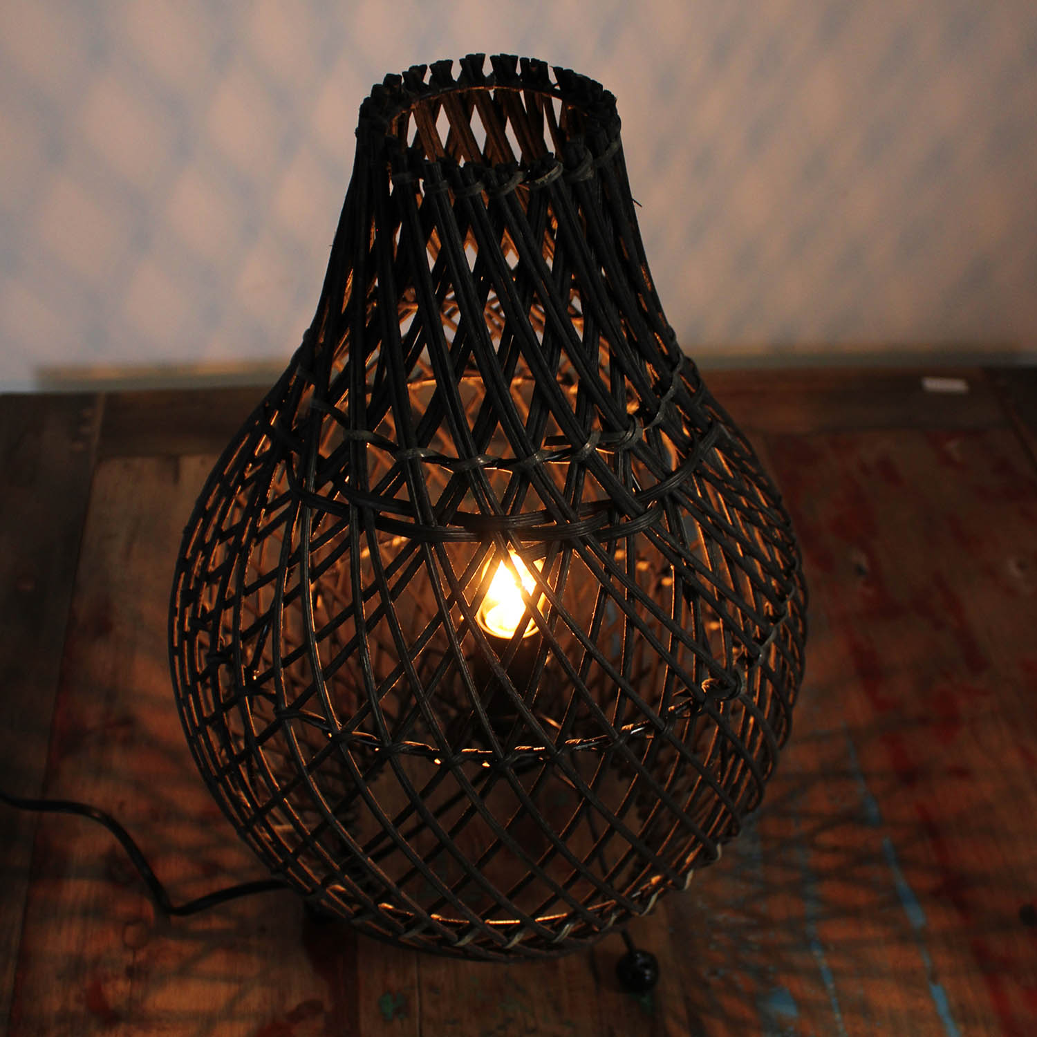 Black Rattan Teardrop Table Lamp4