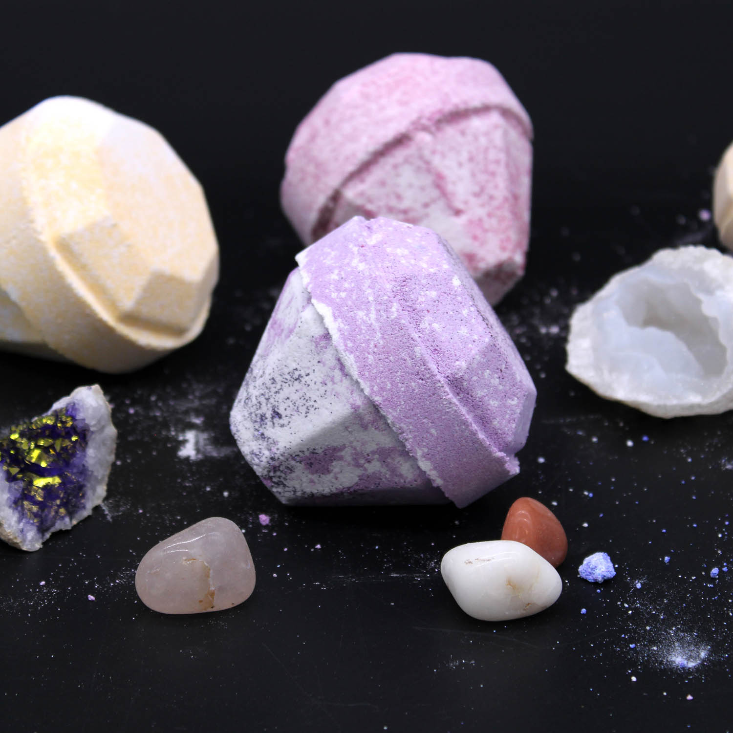 Gemstone Bath Bomb – Very Berry (With Surprise Crystal)4