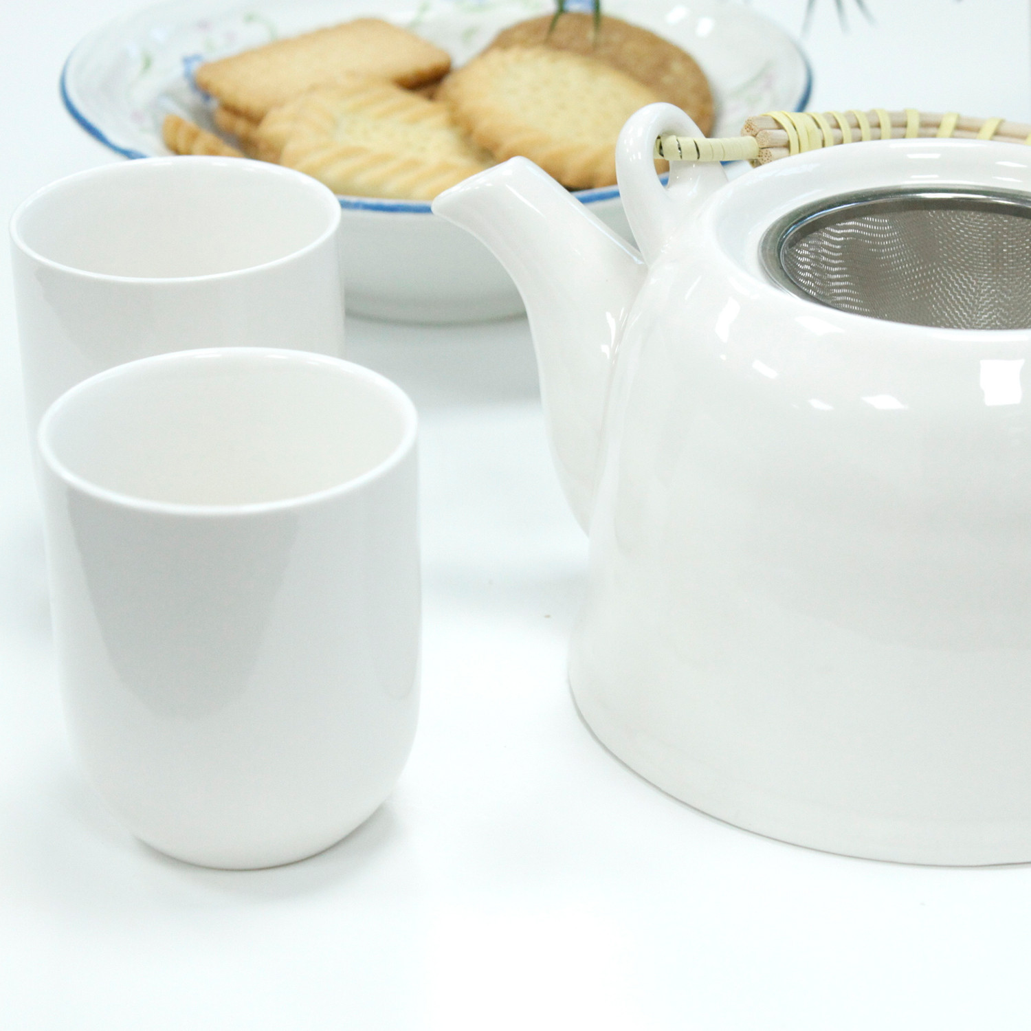 Classic White Ceramic Herbal Teapot Set with 6 Cups3