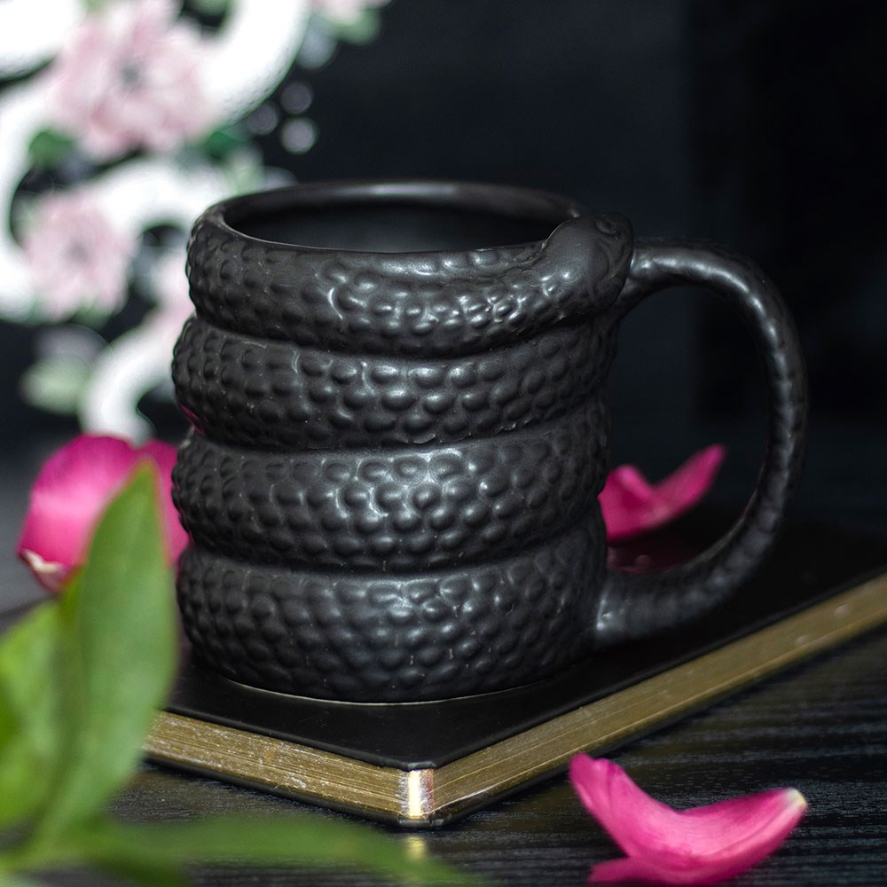 Serpentine Black Coiled Snake Mug (500ml)4
