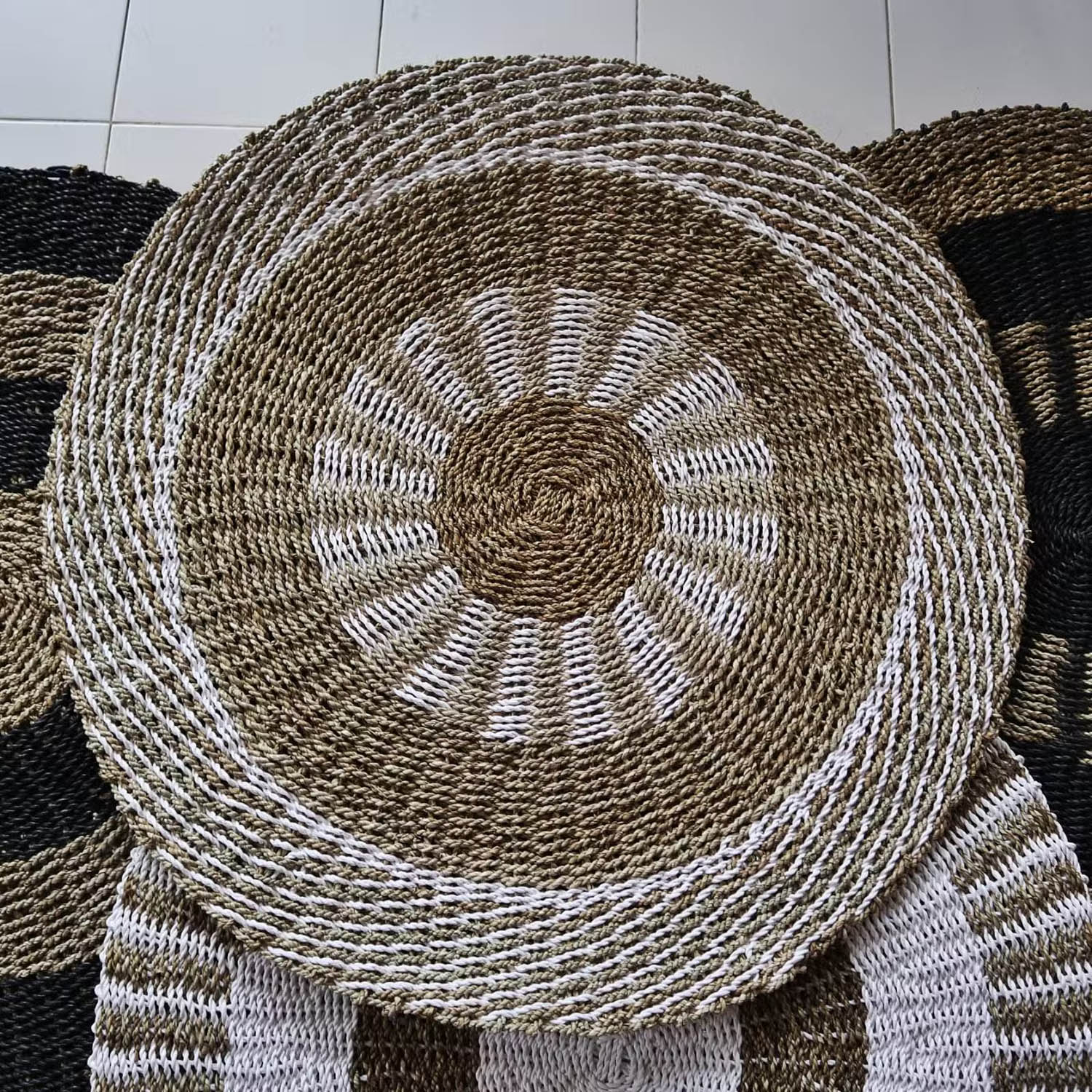1m Round Natural Seagrass Rug - White & Tan Inner Sun Design1