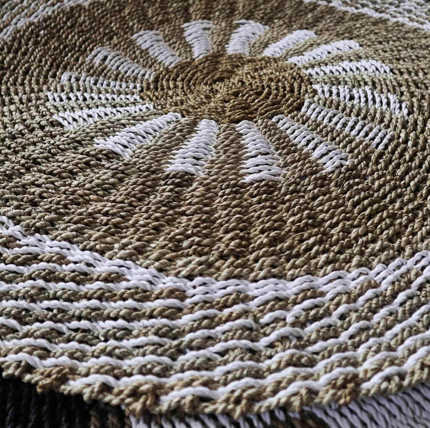 1m Round Natural Seagrass Rug - White & Tan Inner Sun Design2