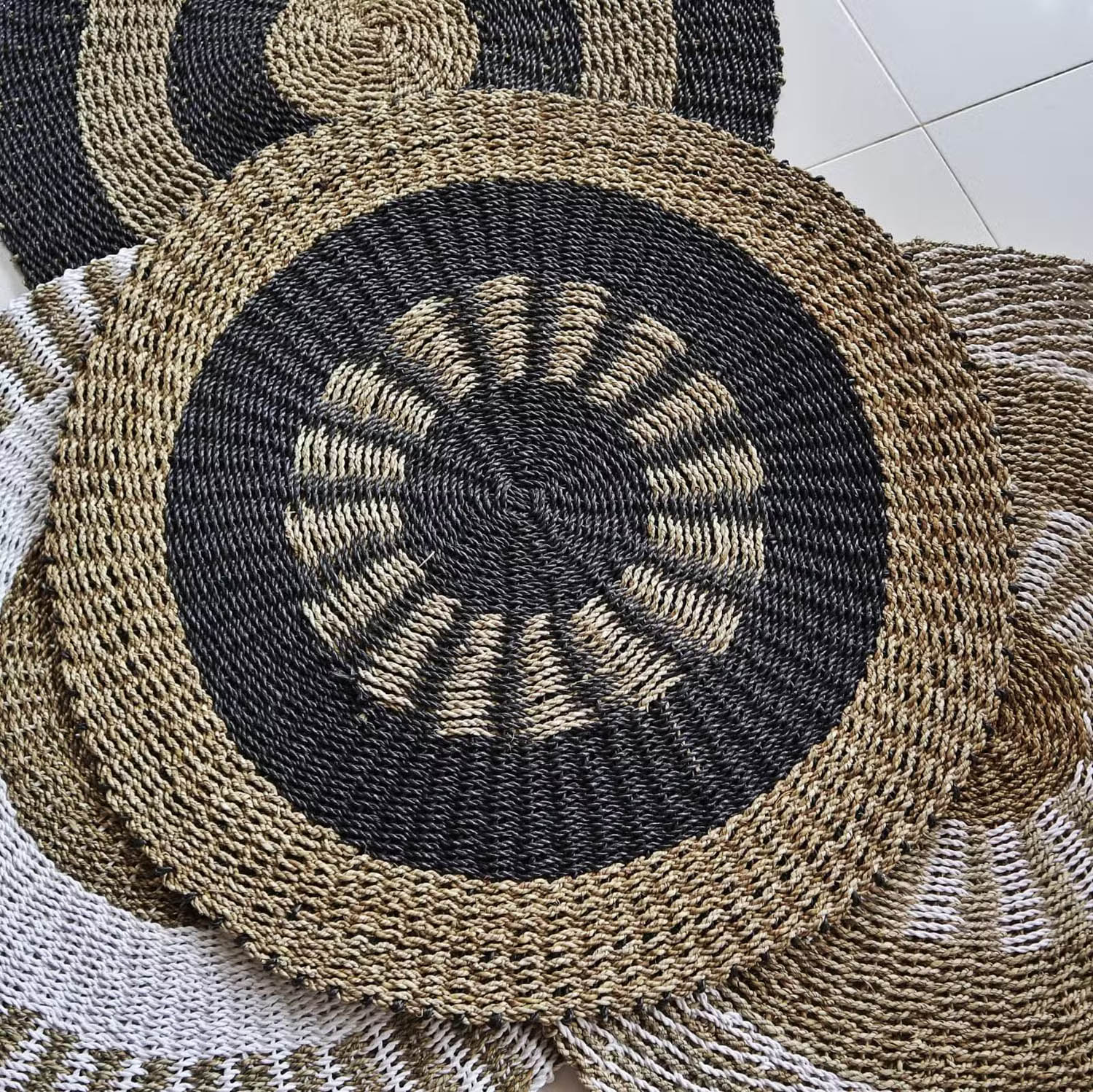 1m Round Natural Seagrass Rug - Black & Tan Inner Sun Design1