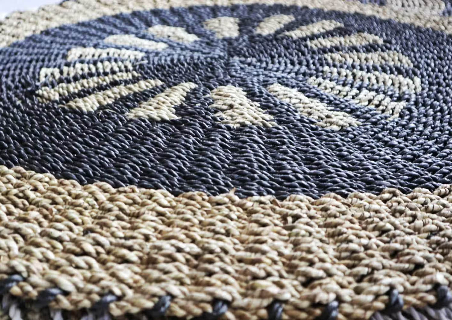 1m Round Natural Seagrass Rug - Black & Tan Inner Sun Design2
