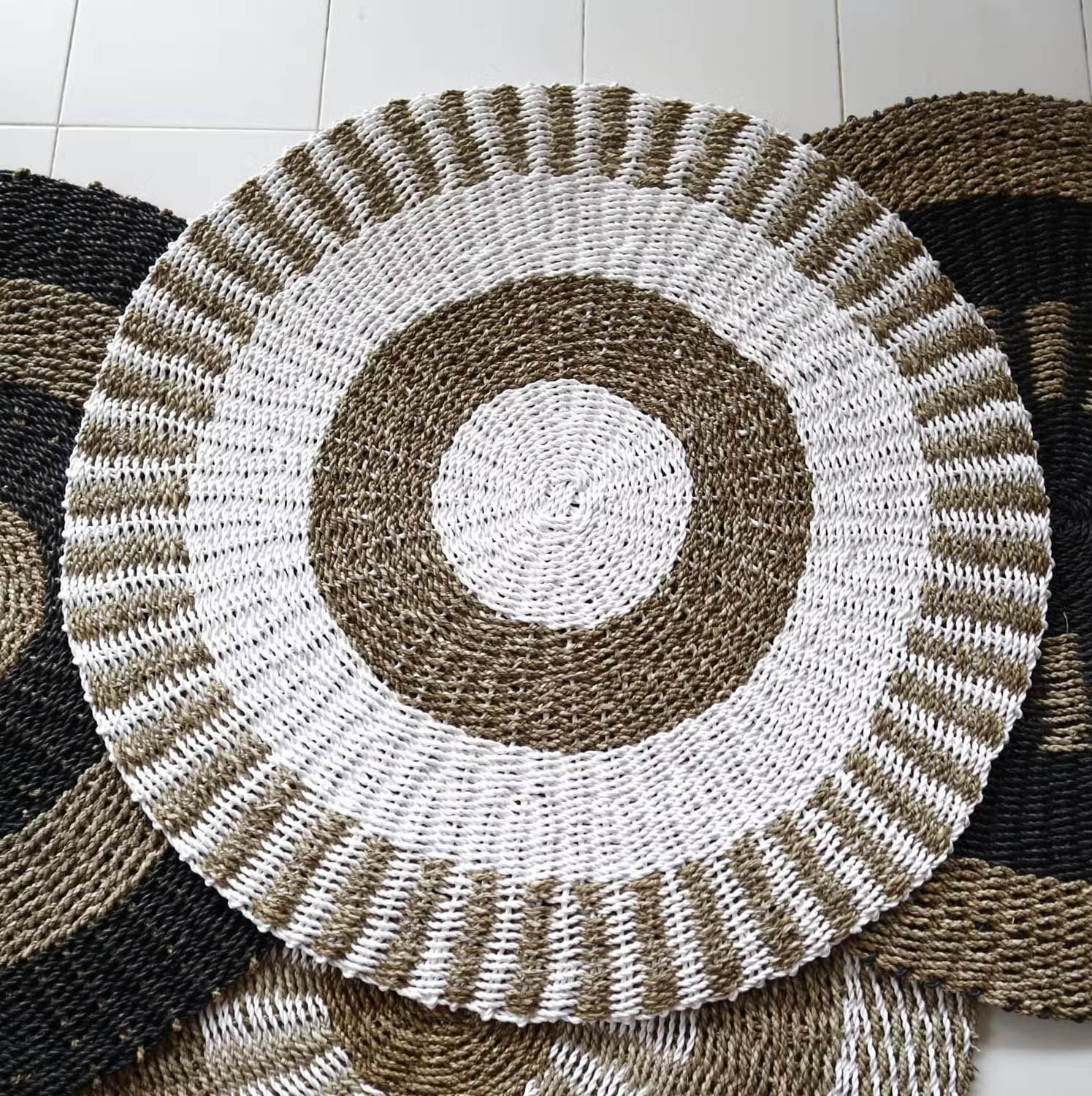 1m Round Natural Seagrass Rug - White & Tan Sun Design1
