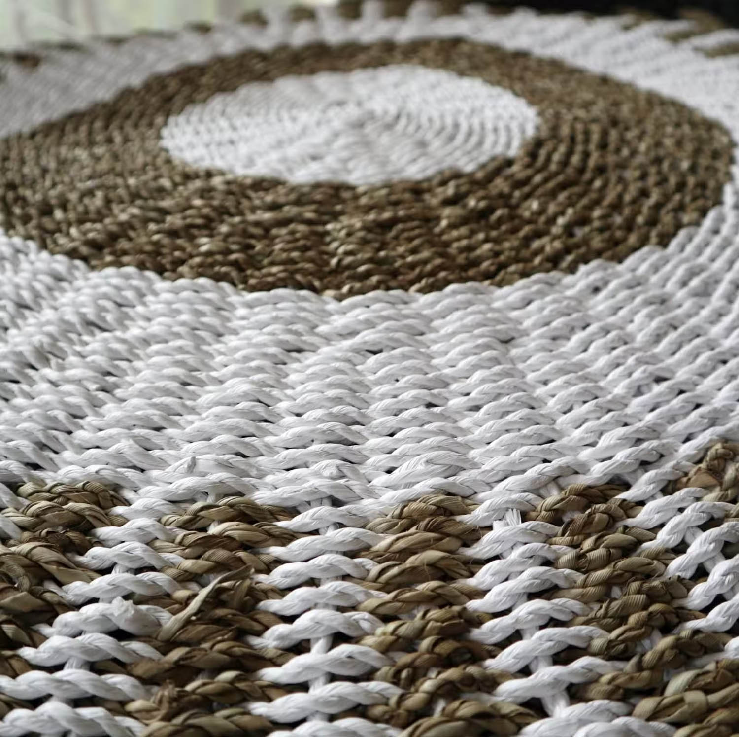1m Round Natural Seagrass Rug - White & Tan Sun Design2