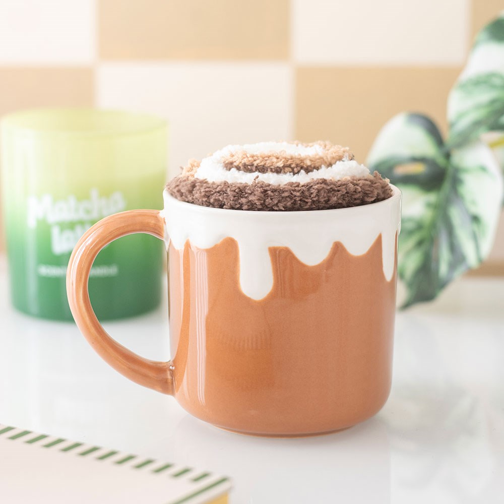 Ceramic Iced Cinnamon Roll Mug & Fluffy Socks Set4