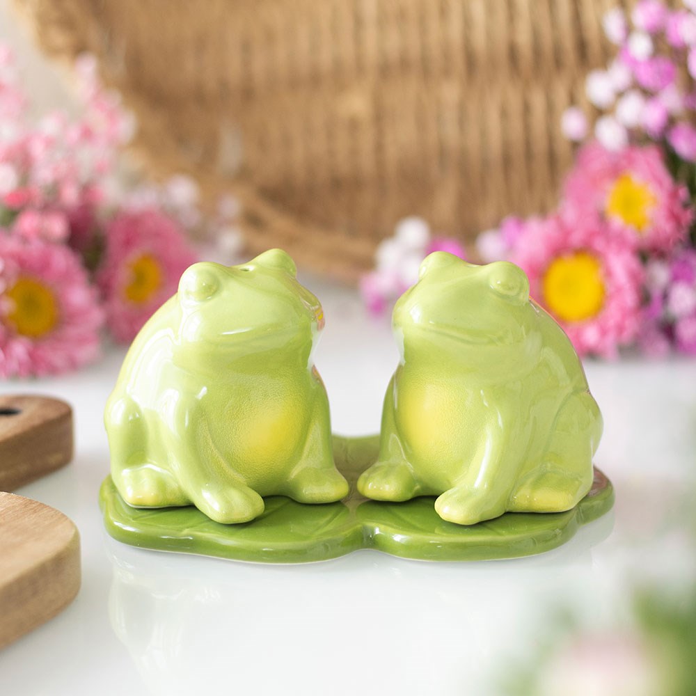 Luna Frog Salt & Pepper Shakers4