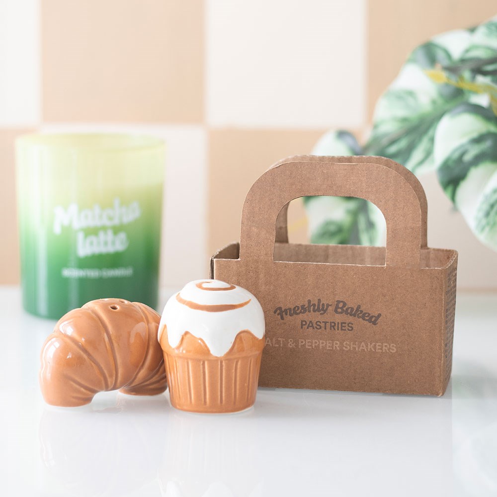 Freshly Baked Pastries Salt & Pepper Shakers2