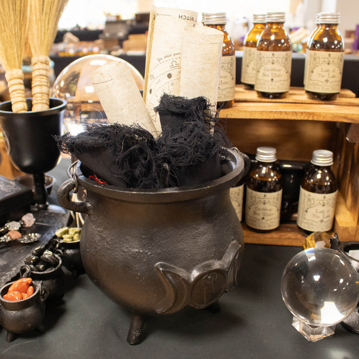 Extra Huge Cast Iron Triple Moon Cauldron with Lid (23cm)5
