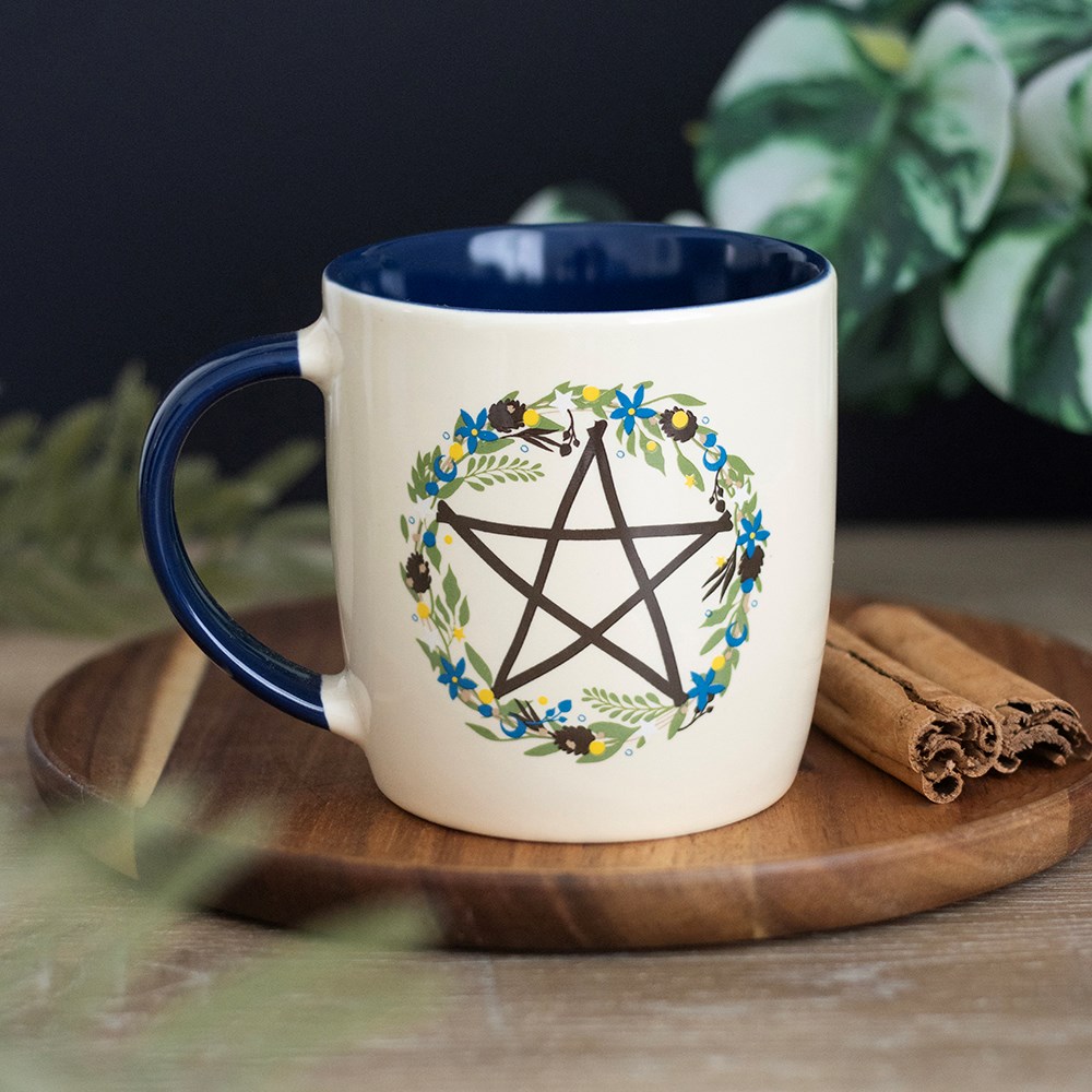 Solstice Wreath Ceramic Mug (370ml)4
