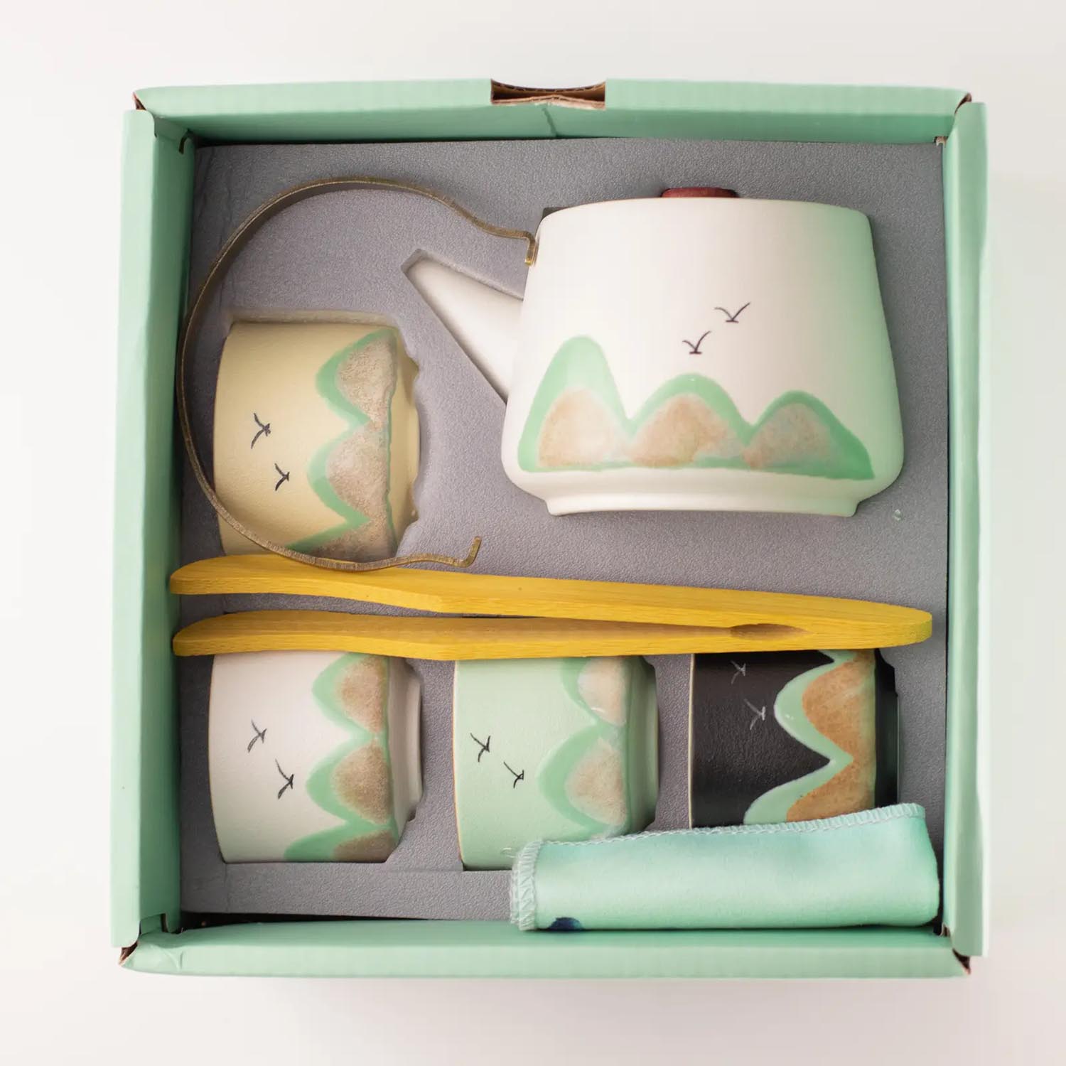 Thousand Miles Ceramic Tea Set with 4 Cups1