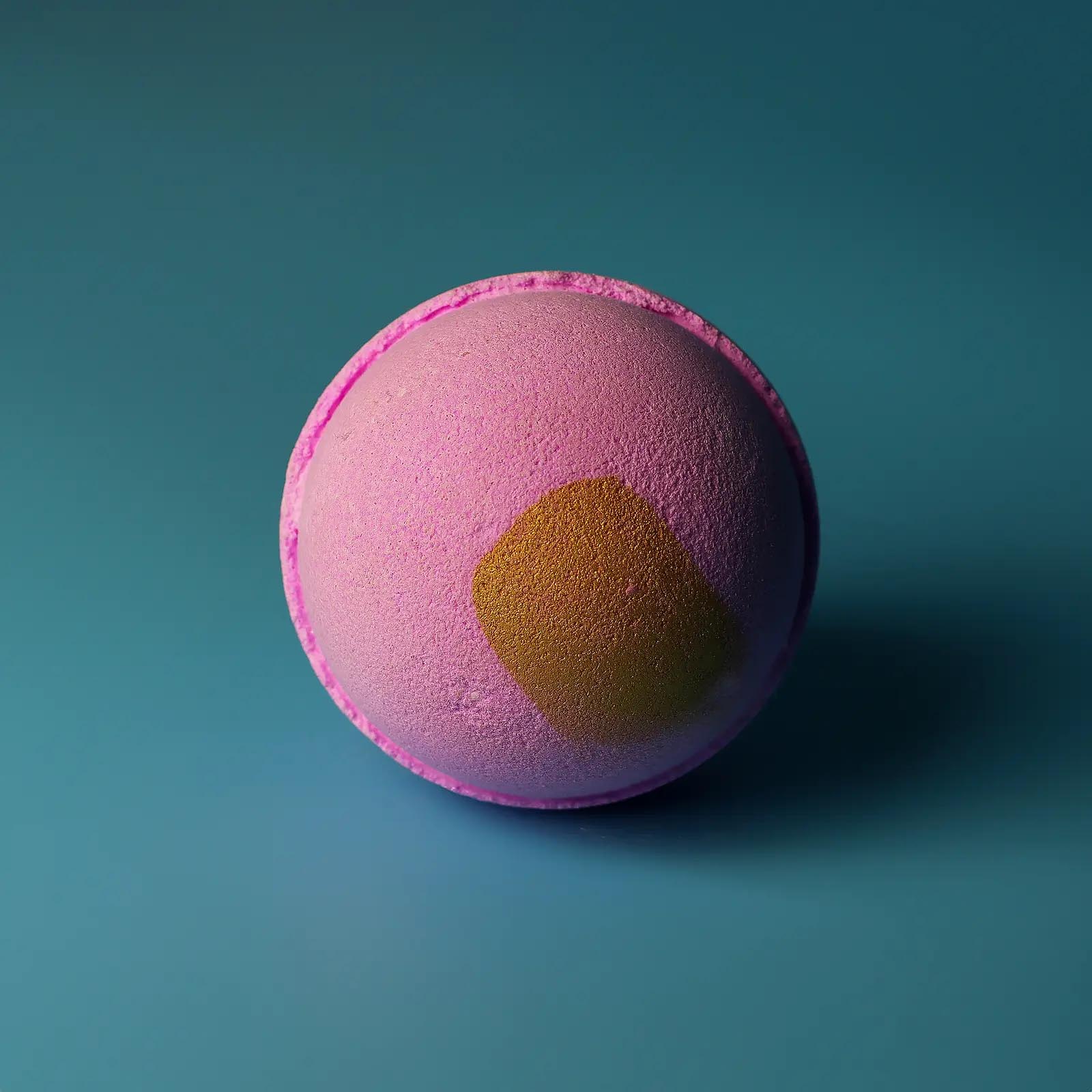 Pink Charlotte Jumbo Bath Bomb (235g)1