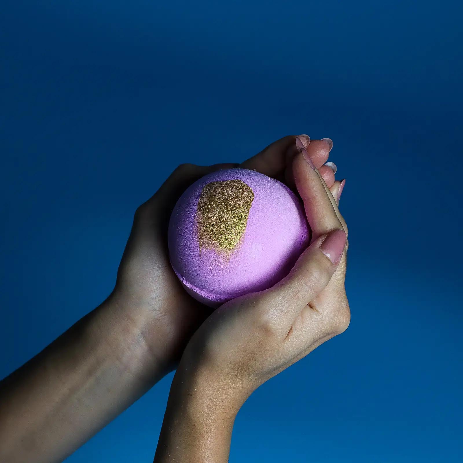 Pink Charlotte Jumbo Bath Bomb (235g)2