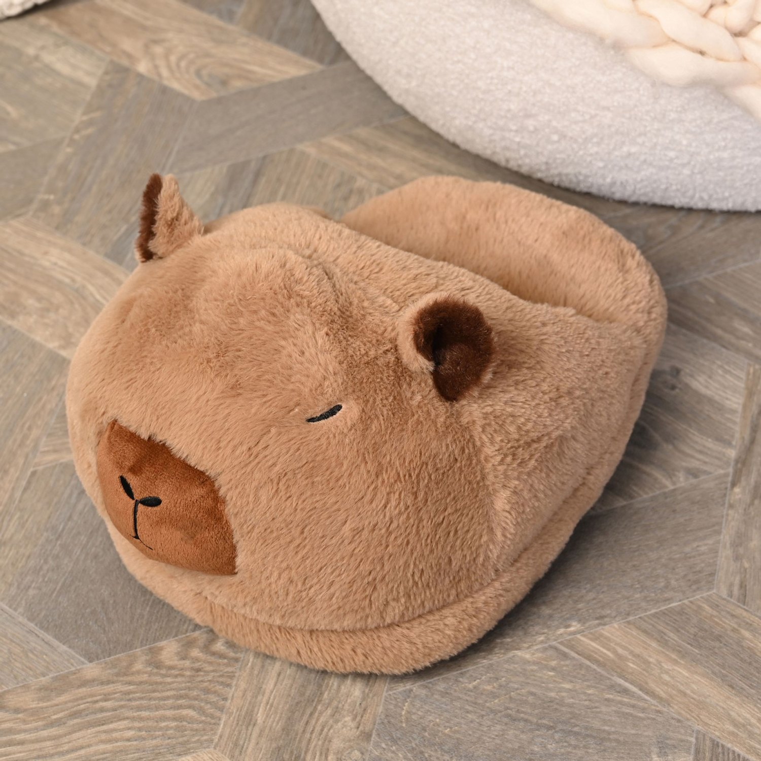 The Feel Good Club Capybara Cuddly Feet Warmer7
