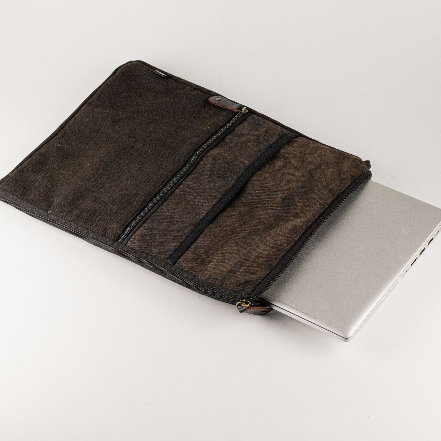 Hop Hare Charcoal Stonewash Large Laptop Pouch2