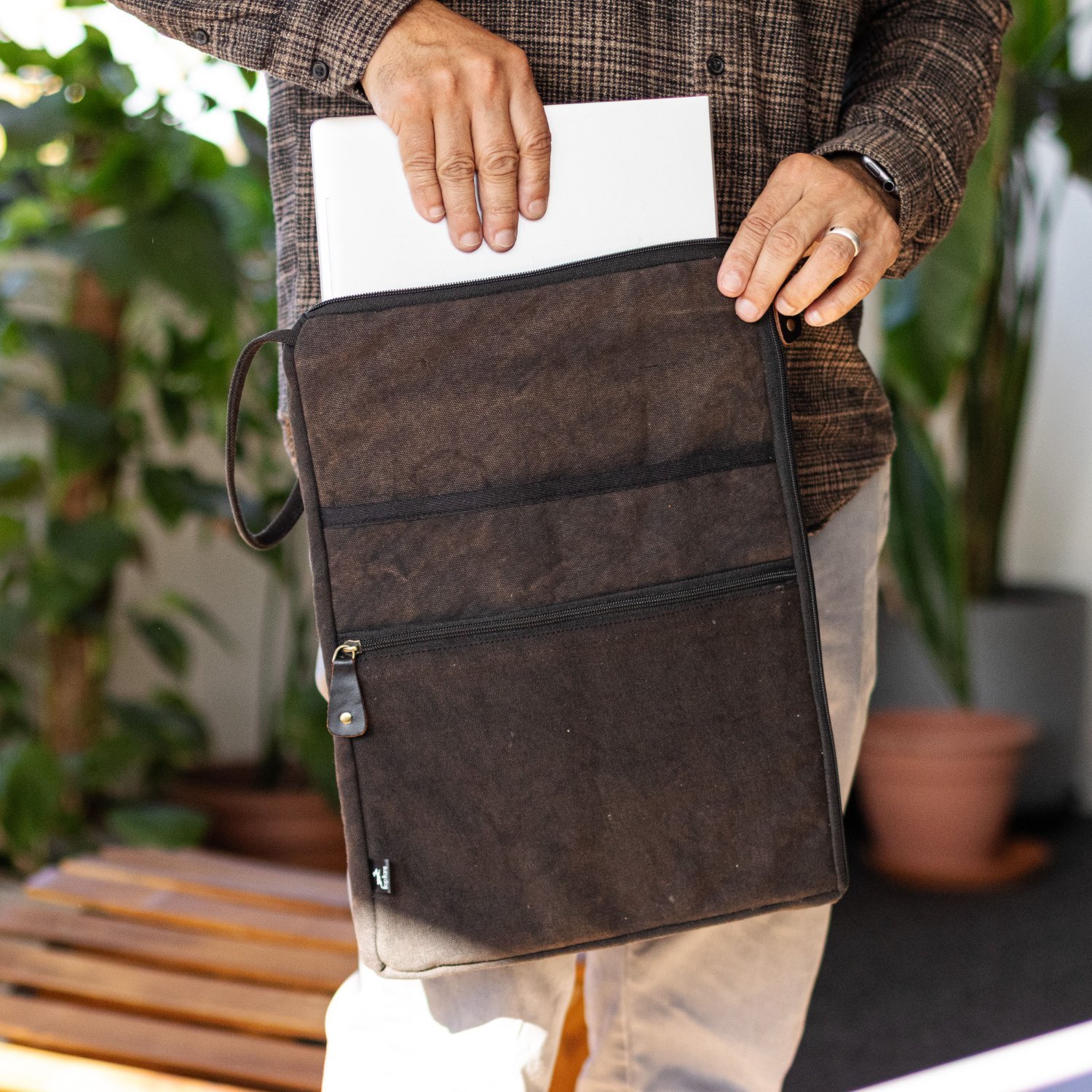 Hop Hare Charcoal Stonewash Large Laptop Pouch8